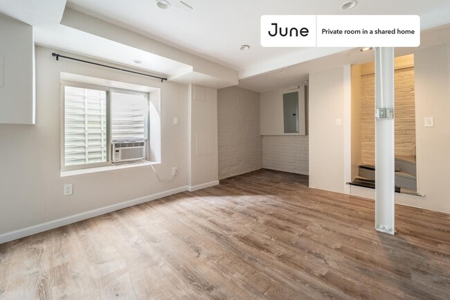 Private bedroom in 2 bed/1 bath Home in Washington, DC - Building Photo - Building Photo