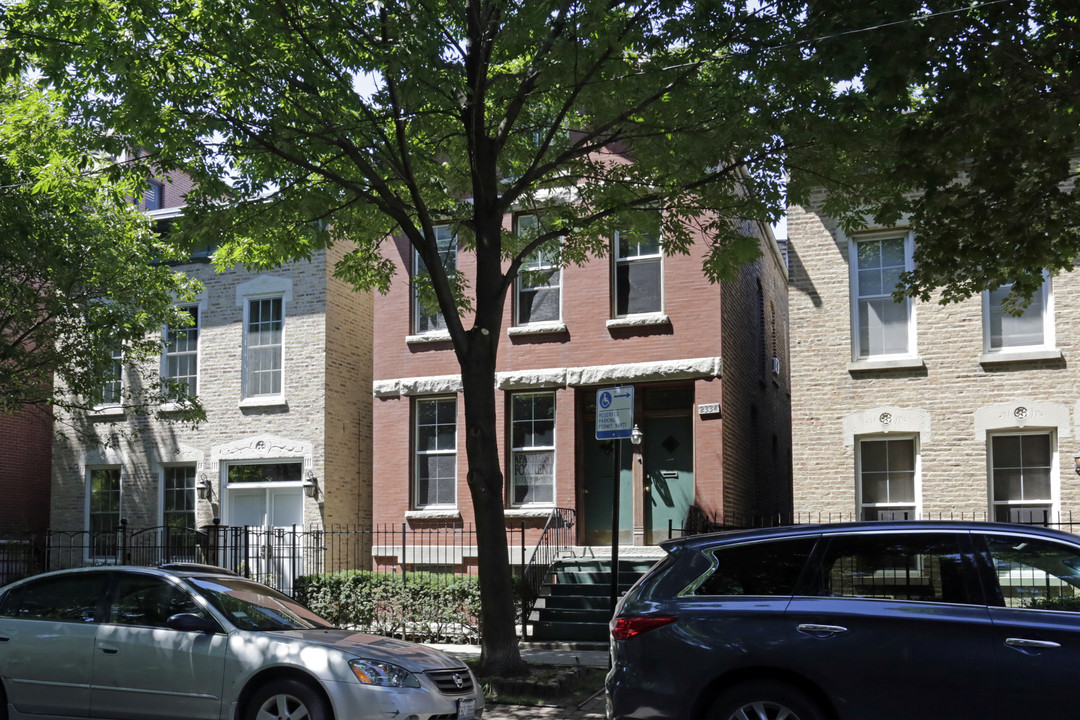 2334 N Wayne Ave in Chicago, IL - Foto de edificio
