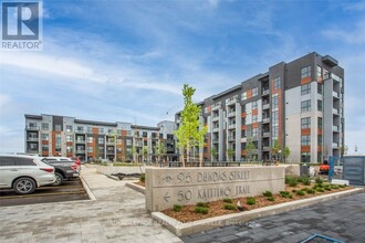 95-395 Dundas St W in Oakville, ON - Building Photo - Building Photo