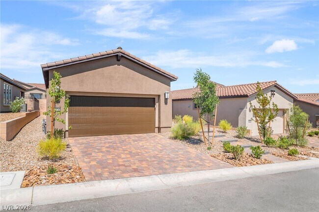 57 Lk Blf Ct in Henderson, NV - Building Photo - Building Photo