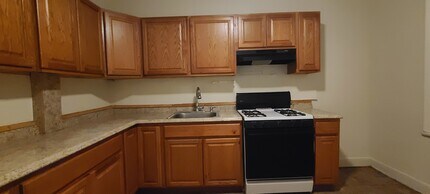 29 Roosevelt Ave, Unit 1 in Jersey City, NJ - Building Photo - Building Photo
