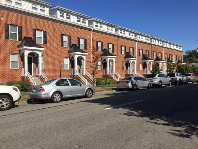 Marshall Park in Richmond, VA - Foto de edificio - Building Photo