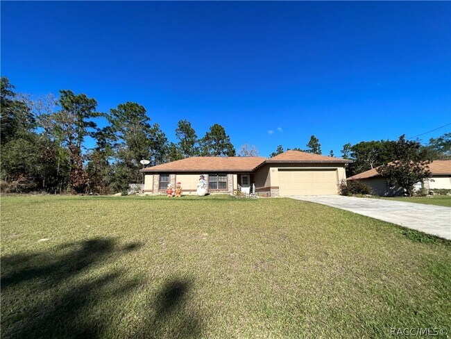 1211 W Newbury St in Citrus Springs, FL - Building Photo - Building Photo