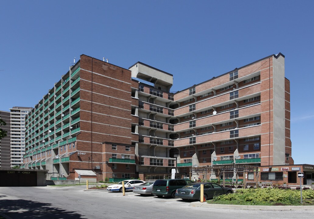 Islington St.Andrews in Toronto, ON - Building Photo