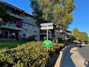 2370 Via Mariposa W, Unit 1C in Laguna Woods, CA - Building Photo - Building Photo