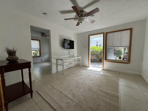 311 Pershing Way in West Palm Beach, FL - Building Photo - Building Photo