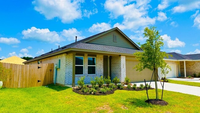 206 Amy St in Angleton, TX - Building Photo - Building Photo