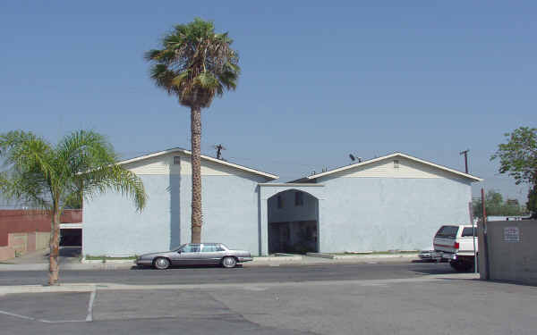 14322 &-14328 Corby Ave in Norwalk, CA - Foto de edificio