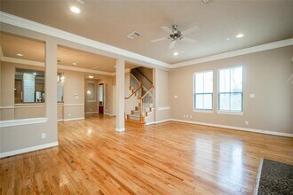 2906 Royal Oaks Crest in Houston, TX - Building Photo - Building Photo