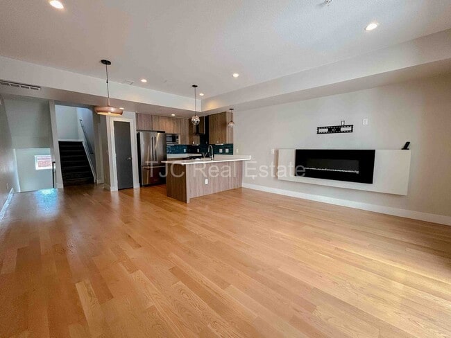 property at 4919 Lowell Blvd