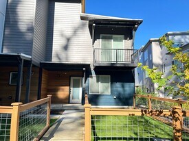 4234 Cameo Ln in Bellingham, WA - Building Photo