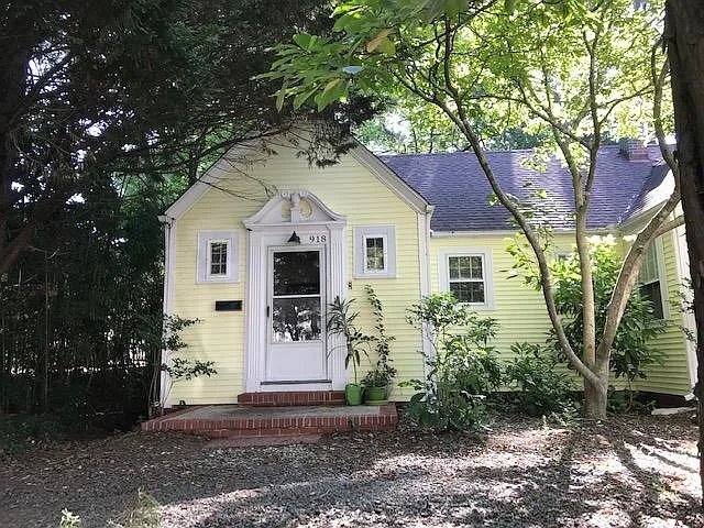 property at 918 Iredell St