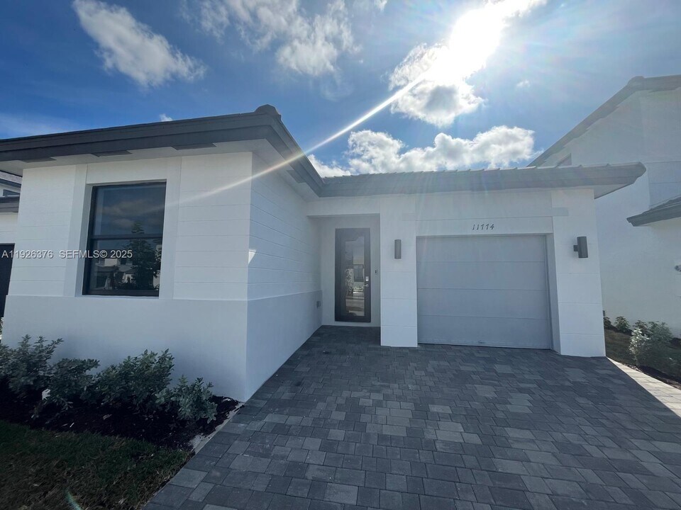 11774 SW 231st Ln in Miami, FL - Building Photo