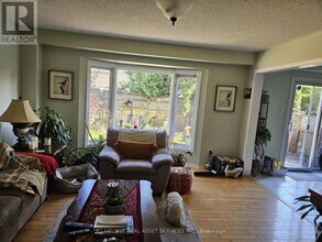 104 Rockhaven Ln in Hamilton, ON - Building Photo - Building Photo