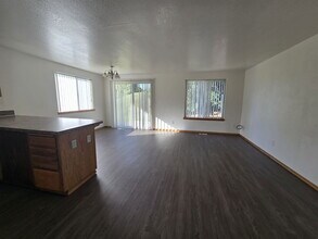 324 Maylea Pl in Canyonville, OR - Building Photo - Building Photo