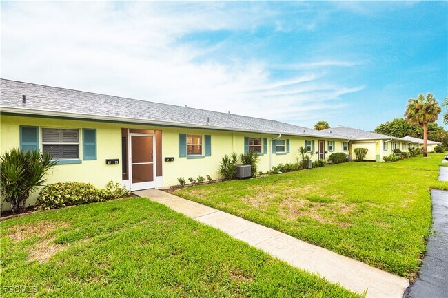 6775 Lake McGregor Cir in Ft. Myers, FL - Building Photo - Building Photo