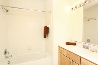 Commons at Potomac Square in Sterling, VA - Building Photo - Interior Photo