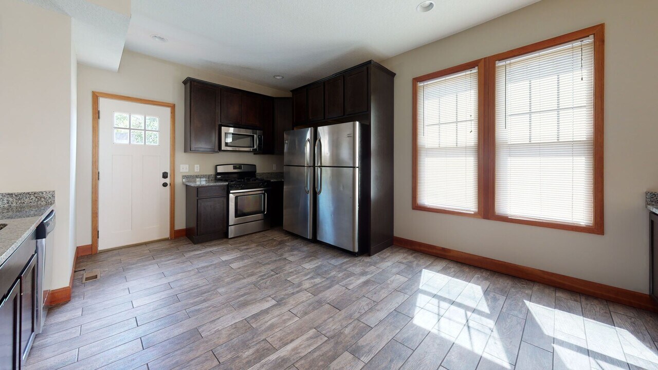 1002 13th Ave SE in Minneapolis, MN - Building Photo