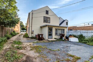 430 W Virginia St in Crystal Lake, IL - Building Photo