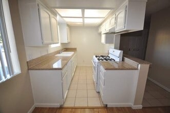 5340 Whitsett Ave in Los Angeles, CA - Building Photo - Building Photo