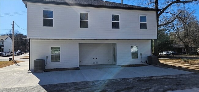 1378 W Mt Comfort Rd in Fayetteville, AR - Foto de edificio - Building Photo