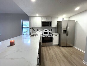 300 S Florida Ave, Unit Apt 100K in Tarpon Springs, FL - Building Photo - Building Photo