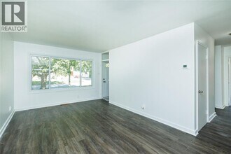 1329 Kim St in Sarnia, ON - Building Photo - Building Photo