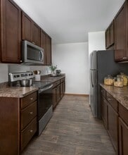 Manchester Oaks in Franklin, WI - Foto de edificio - Building Photo