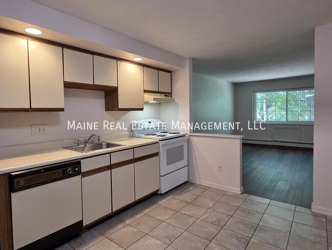 20 Tall Pines Dr in Lewiston, ME - Building Photo - Building Photo