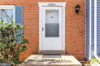 12826 Tumbling Brook Ln in Woodbridge, VA - Foto de edificio - Building Photo