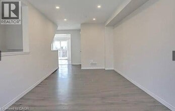 750 Lawrence St in Cambridge, ON - Building Photo - Building Photo