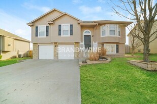 1607 NW High View Dr in Grain Valley, MO - Building Photo