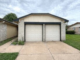 12119 Tambourine Dr in Stafford, TX - Building Photo