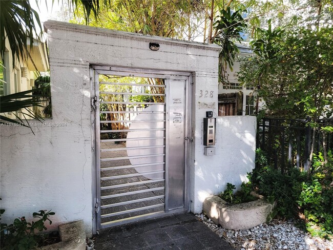 328 Euclid Ave in Miami Beach, FL - Building Photo - Building Photo