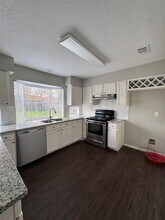 7138 River Garden Dr in Houston, TX - Building Photo - Building Photo