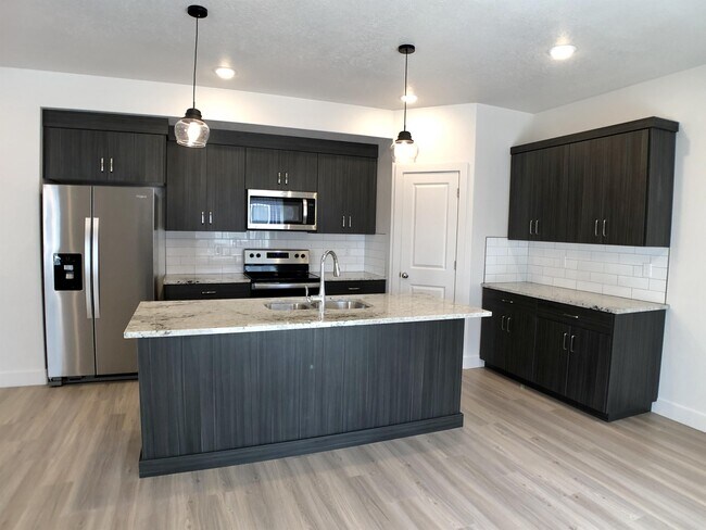 437 S 1400 E in Hyrum, UT - Building Photo - Building Photo