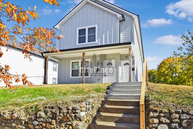 property at 2801 E Riverside Dr