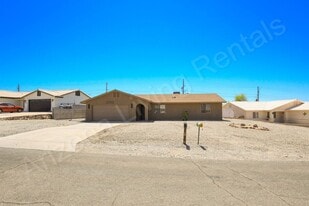2250 Interlake Dr in Lake Havasu City, AZ - Building Photo