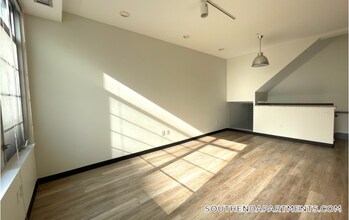 160 E Berkeley St, Unit 307 in Boston, MA - Building Photo - Building Photo