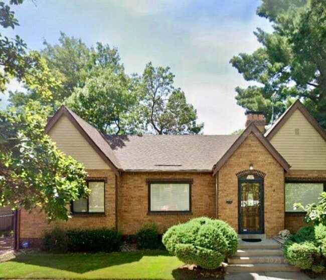 property at 400 S Race St