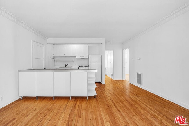 property at 1132-1132 Larrabee St