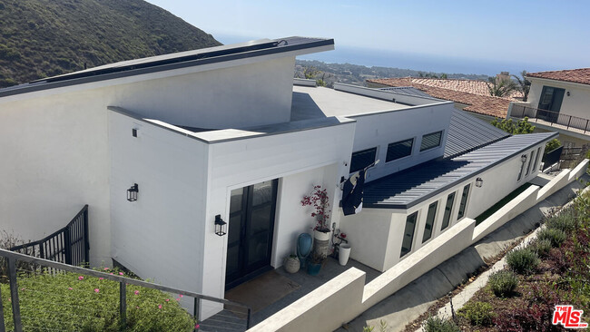 5190 Horizon Dr in Malibu, CA - Building Photo - Building Photo