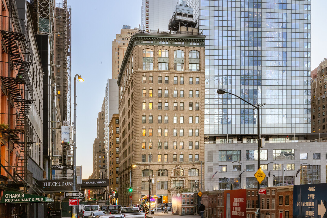 Greenwich Place in New York, NY - Building Photo