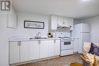 533 Victoria Park Ave in Toronto, ON - Building Photo - Building Photo