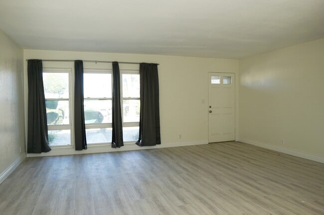 39220 Karen St in Cathedral City, CA - Building Photo - Building Photo