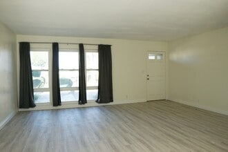 39220 Karen St in Cathedral City, CA - Building Photo - Building Photo