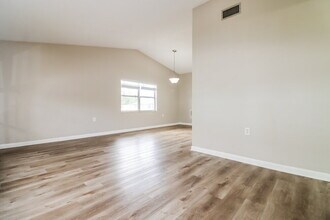 7521 Como Dr in New Port Richey, FL - Foto de edificio - Building Photo