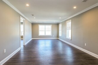 918 Providence Hwy in Dedham, MA - Foto de edificio - Building Photo