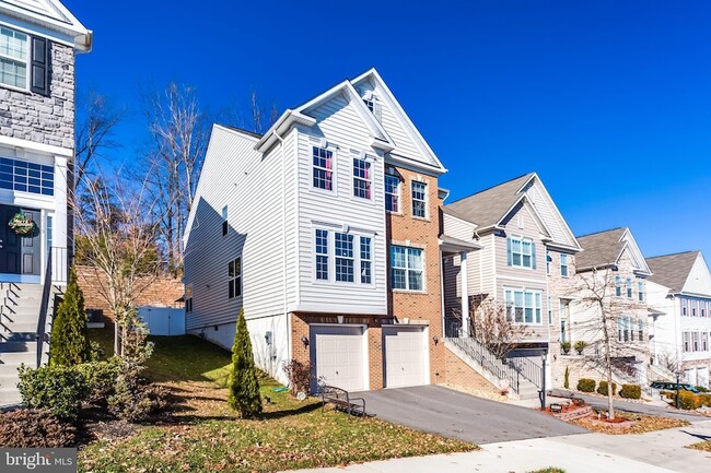 3523 Eagle Ridge Dr, Unit L205 in Woodbridge, VA - Building Photo - Building Photo