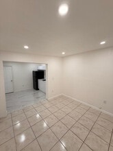 10424 SW 7th St in Miami, FL - Foto de edificio - Building Photo